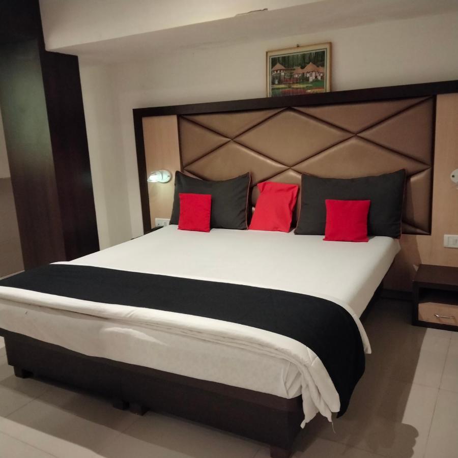Hotel Everest Lodging Navi Mumbai Kültér fotó