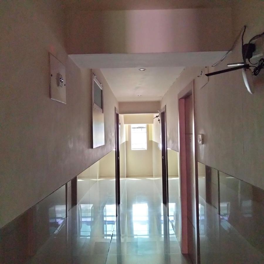Hotel Everest Lodging Navi Mumbai Kültér fotó