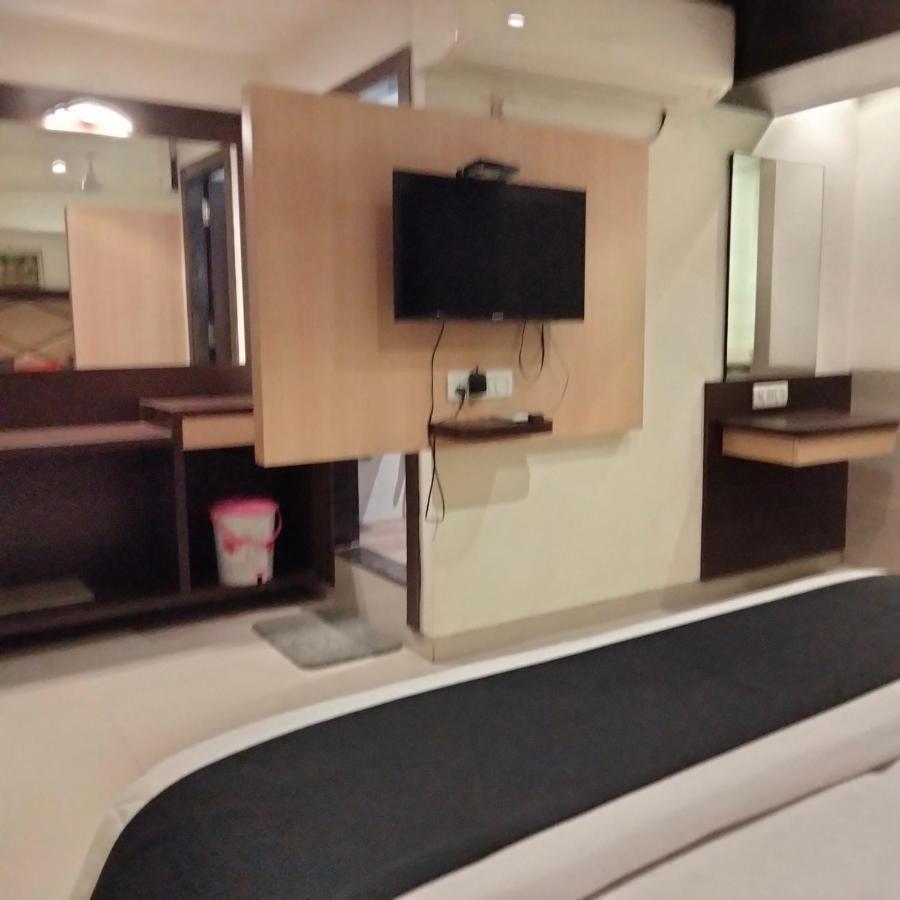 Hotel Everest Lodging Navi Mumbai Kültér fotó